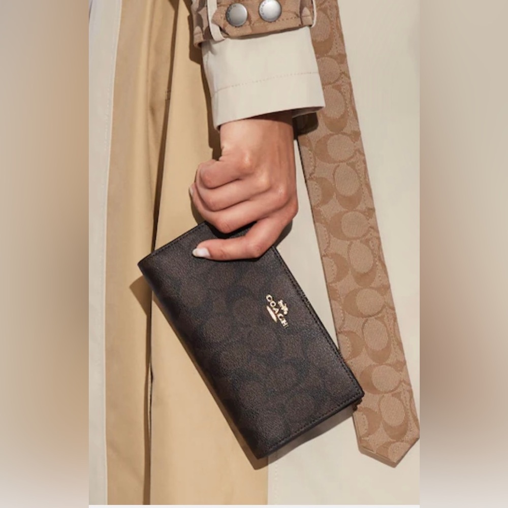 Coach Slim Zip Wallet In Signature Canvas Wallet Out of Stock!